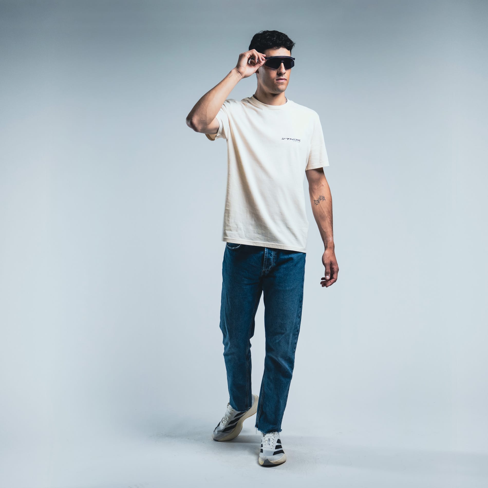 thok-t-crew-t-shirt-unisexe-off-white-logo-poitrine-coton-bio image 1