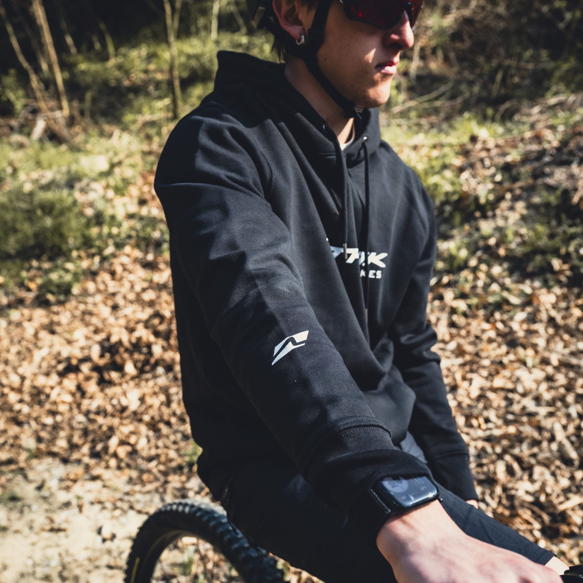thok-h-crew-black-sweat-capuche-unisexe image 3