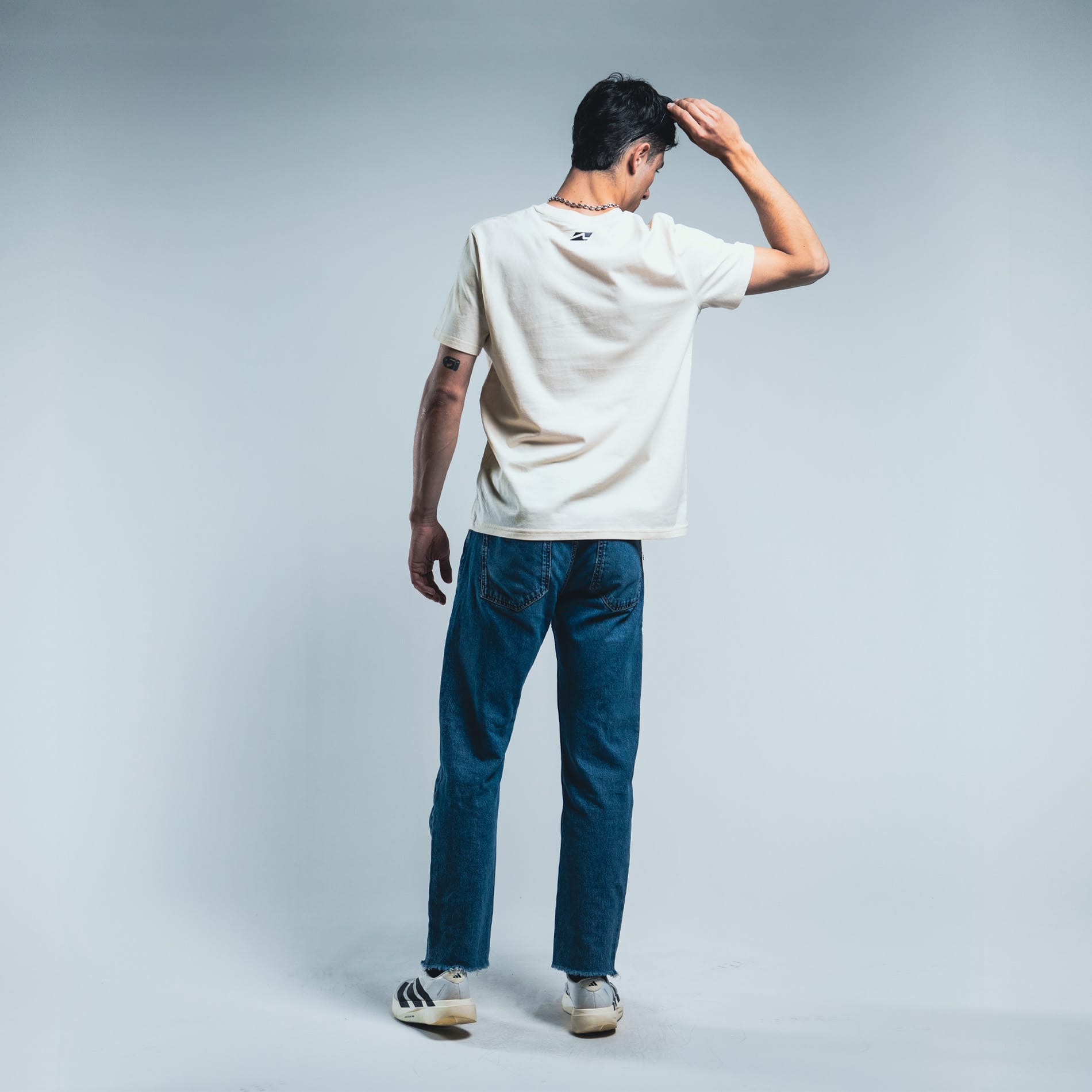 thok-t-crew-t-shirt-unisexe-off-white-logo-poitrine-coton-bio image 4