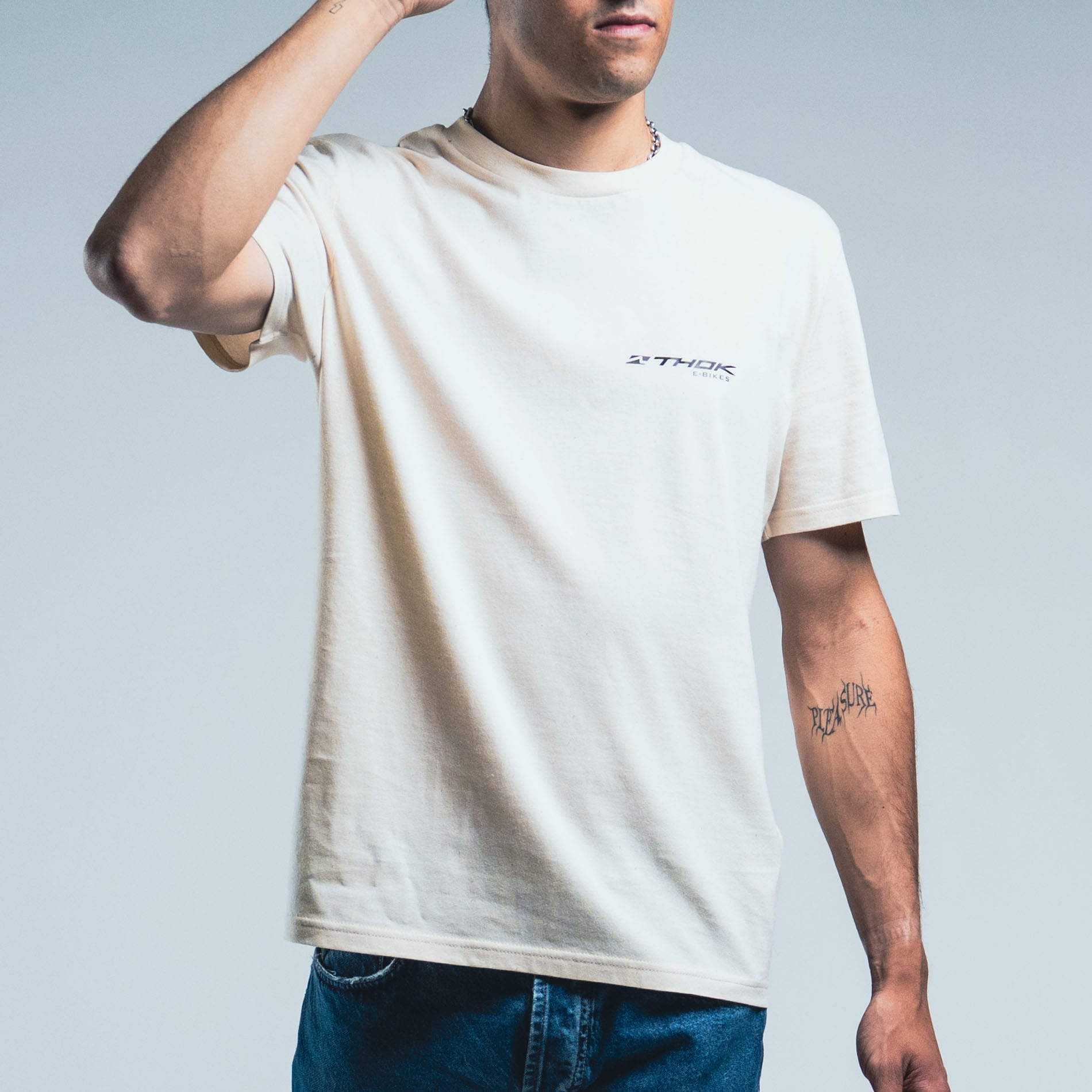 thok-t-crew-t-shirt-unisexe-off-white-logo-poitrine-coton-bio image 2